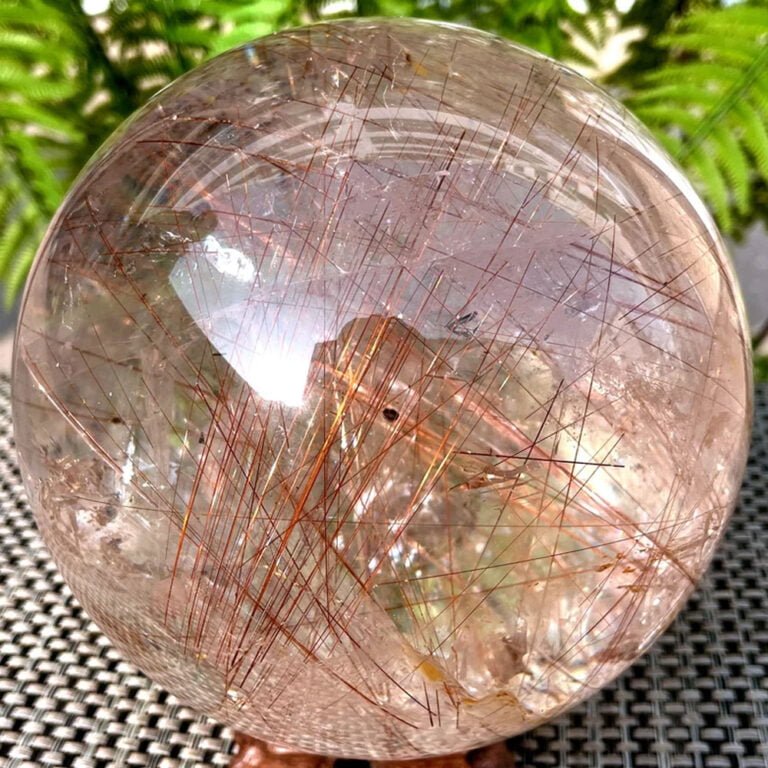 Piedra Cuarzo Rutilado: Propiedades, Usos y Claridad Iluminada