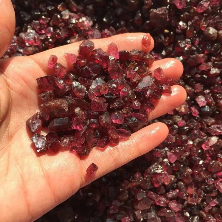 Piedra Granate: Propiedades, Usos y Energía Vital