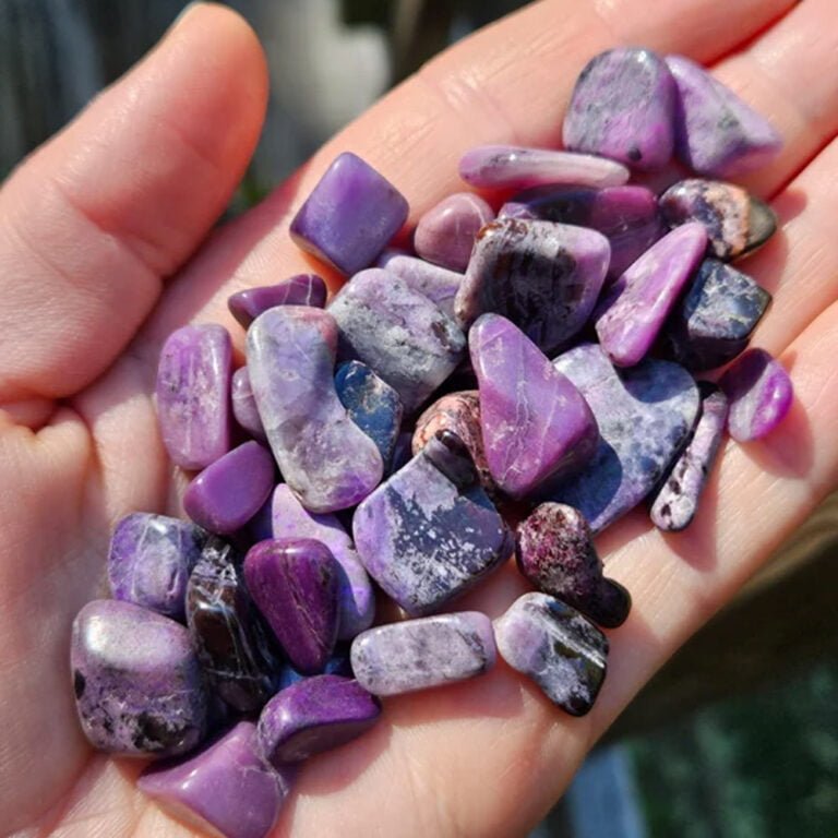 Piedra Sugilita: Propiedades, Usos y Sanación Espiritual