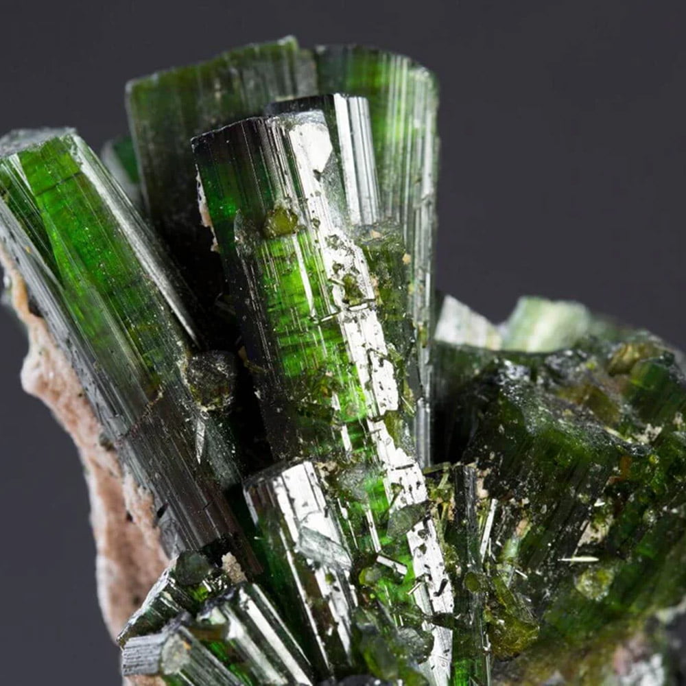 piedra turmalina verde , cristal turmalina verde , mineral turmalina verde