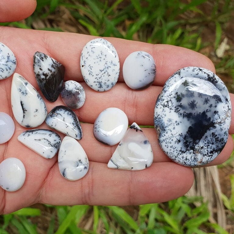 Ágata Dendrítica: Propiedades, Usos y Conexión Espiritual