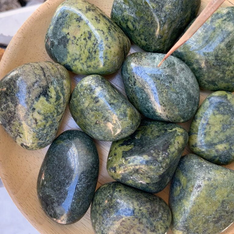 Serpentina: Propiedades Espirituales, Usos y Energía