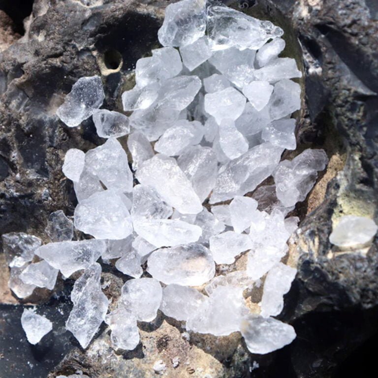 Piedra de Alumbre: Usos Espirituales, Limpieza y Protección